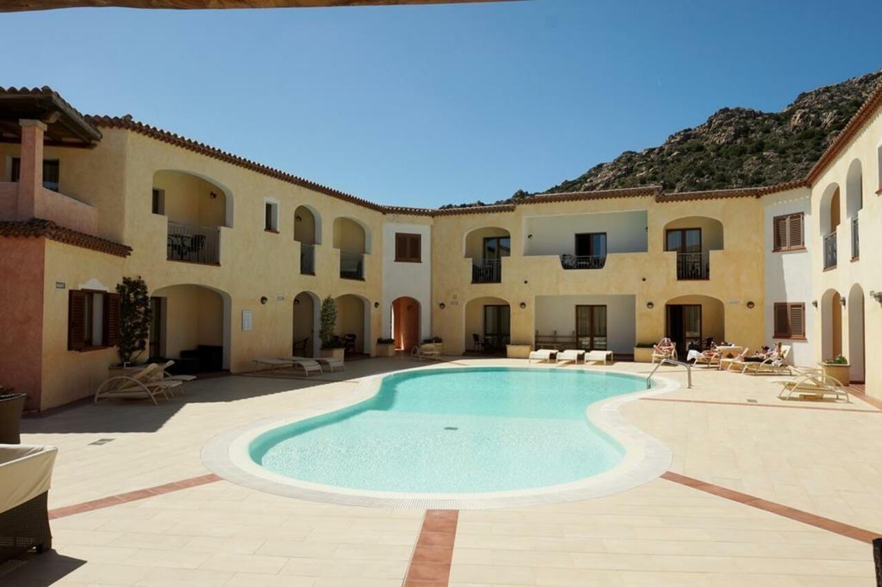 Hotel Monti Di Mola ปอร์โตแชร์โว ภายนอก รูปภาพ