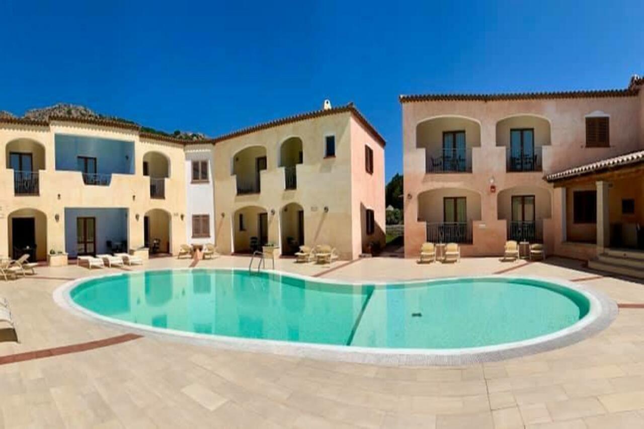 Hotel Monti Di Mola ปอร์โตแชร์โว ภายนอก รูปภาพ