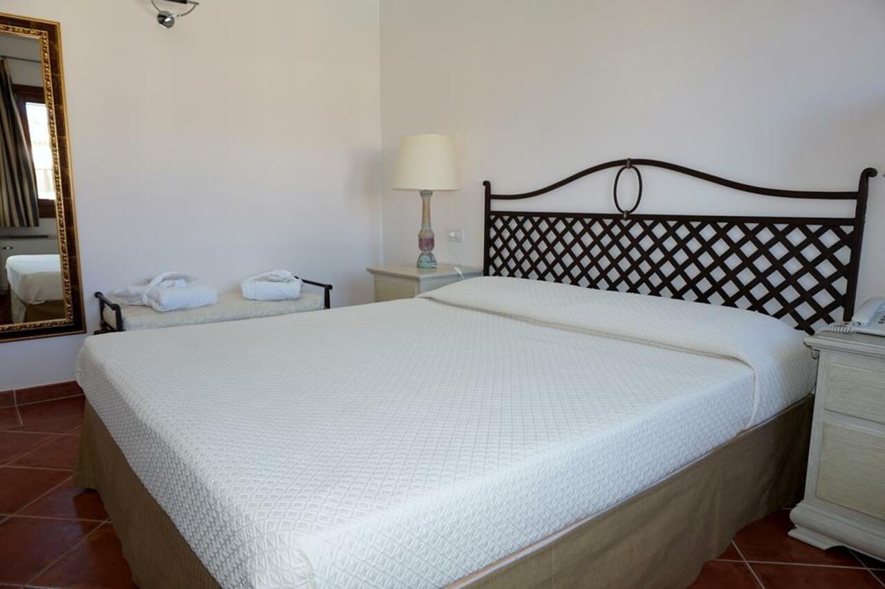 Hotel Monti Di Mola ปอร์โตแชร์โว ภายนอก รูปภาพ
