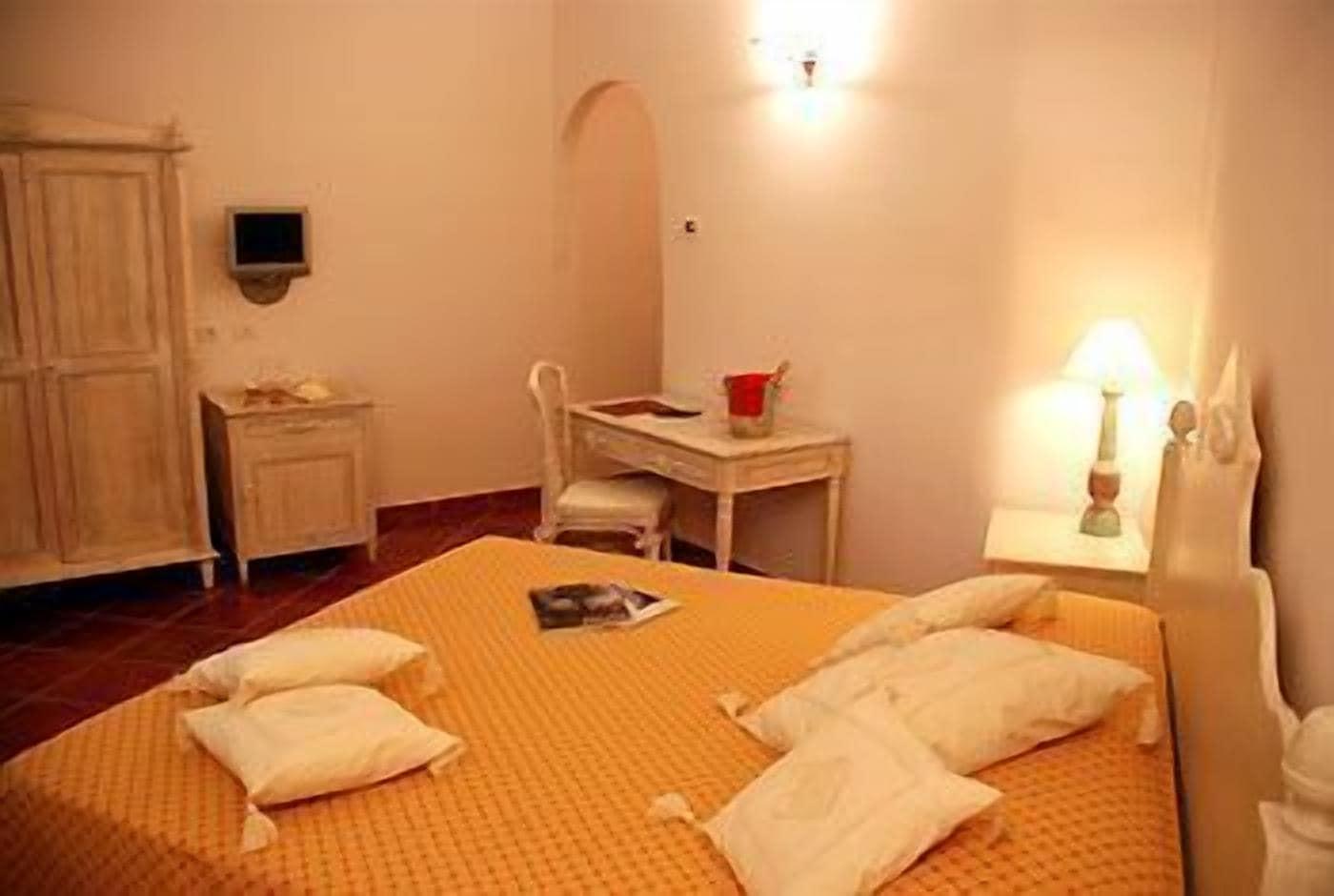 Hotel Monti Di Mola ปอร์โตแชร์โว ภายนอก รูปภาพ