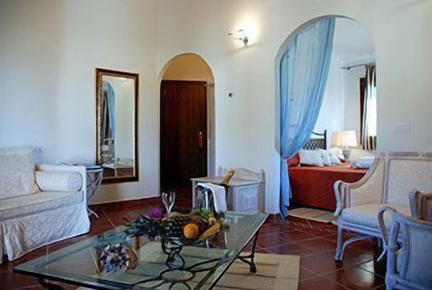 Hotel Monti Di Mola ปอร์โตแชร์โว ภายนอก รูปภาพ