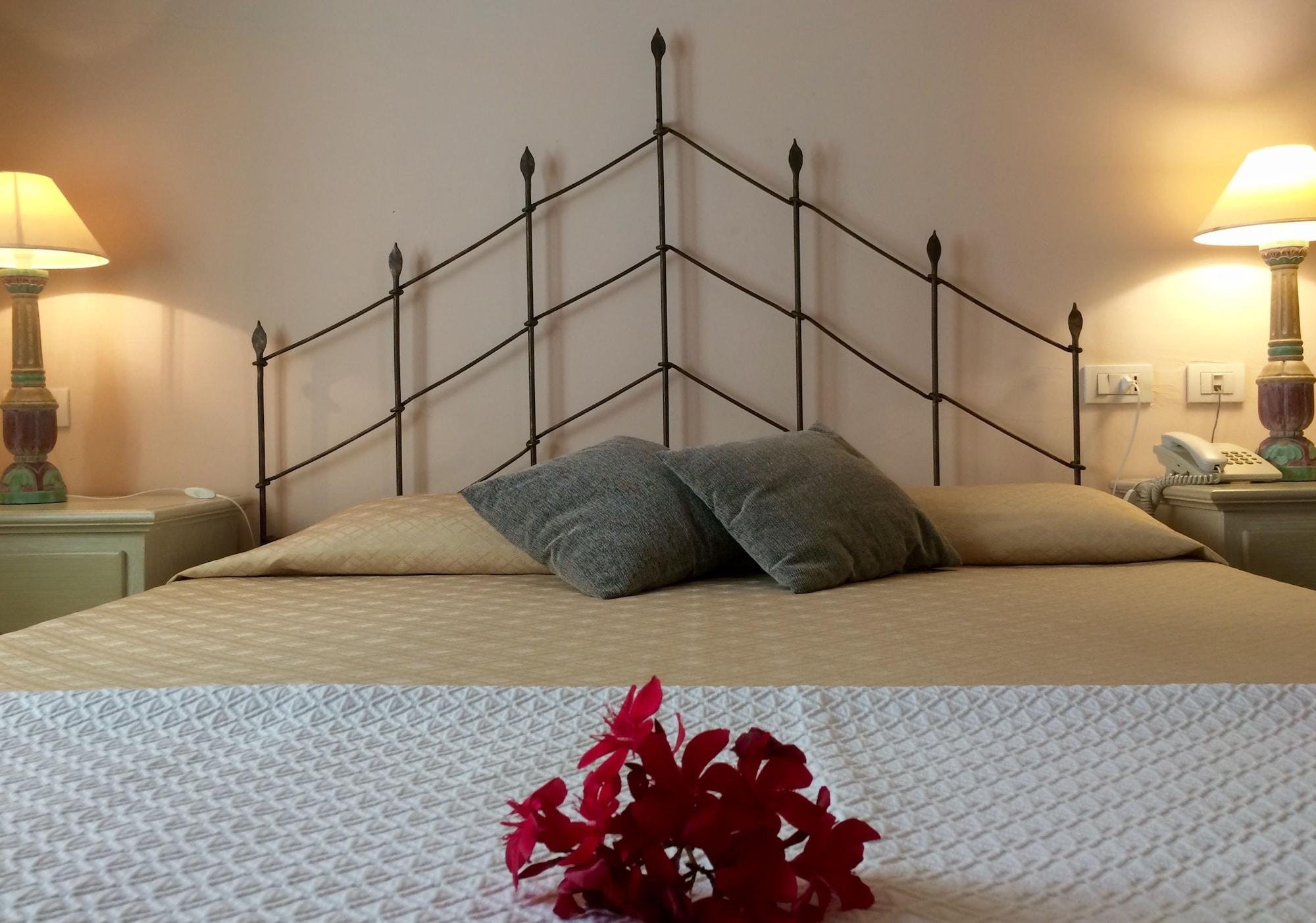 Hotel Monti Di Mola ปอร์โตแชร์โว ภายนอก รูปภาพ