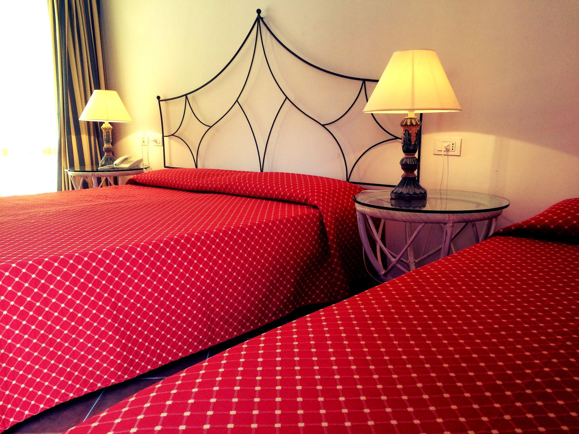 Hotel Monti Di Mola ปอร์โตแชร์โว ภายนอก รูปภาพ