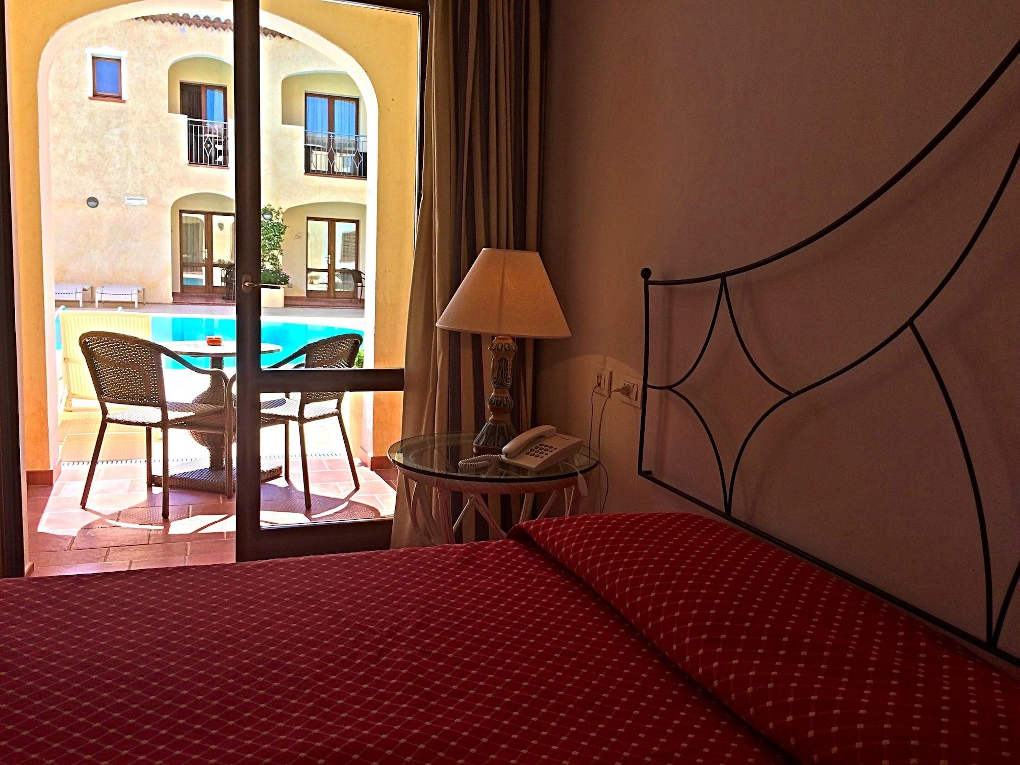 Hotel Monti Di Mola ปอร์โตแชร์โว ภายนอก รูปภาพ