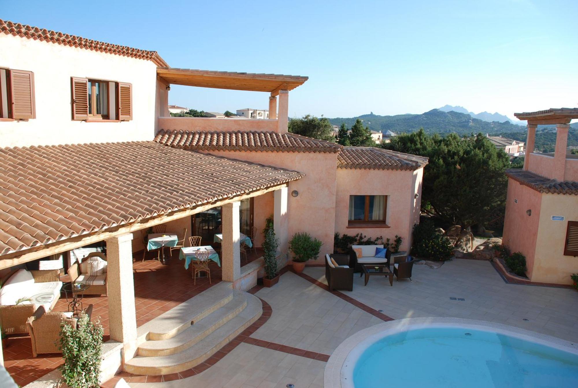Hotel Monti Di Mola ปอร์โตแชร์โว ภายนอก รูปภาพ