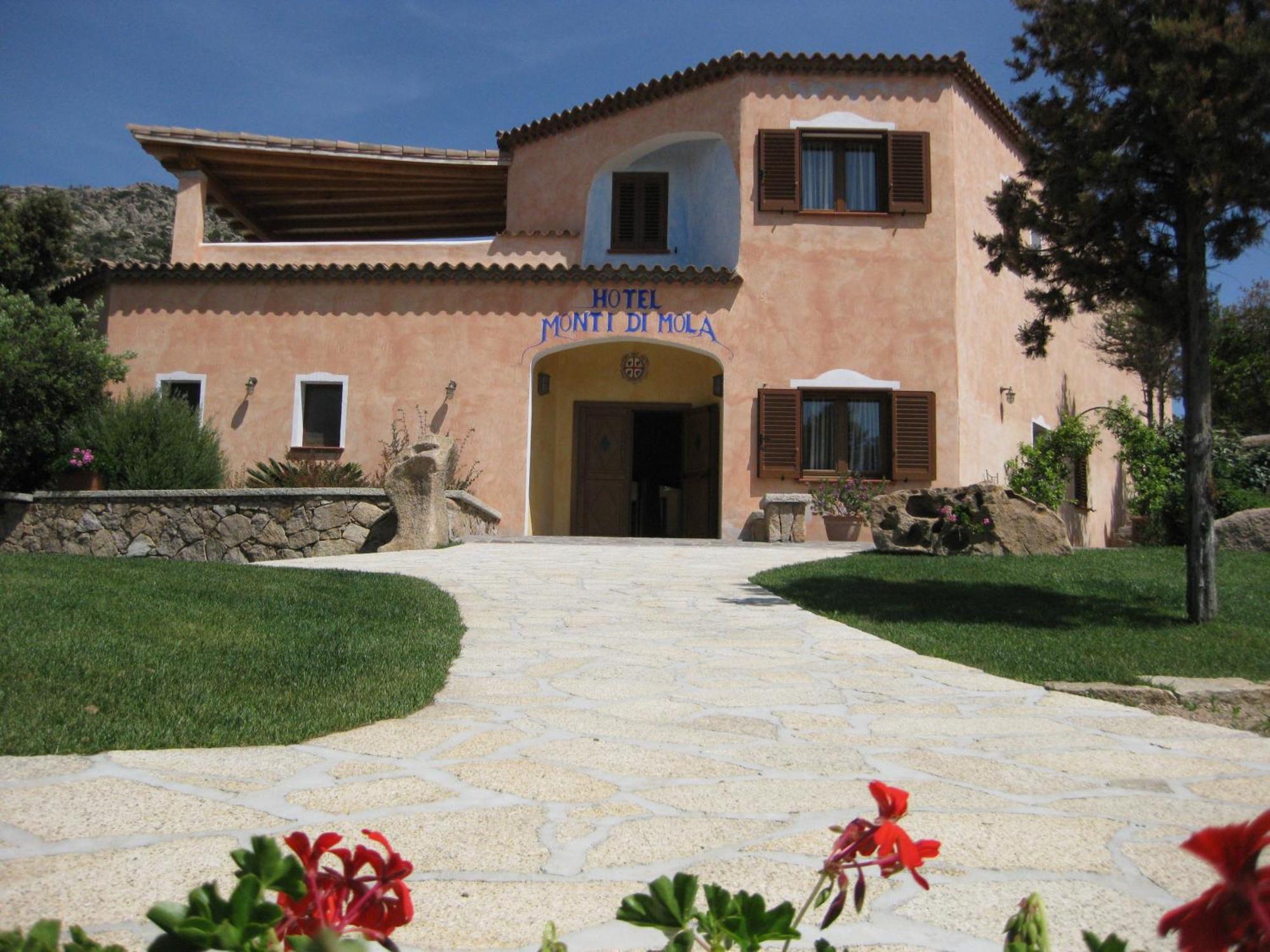 Hotel Monti Di Mola ปอร์โตแชร์โว ภายนอก รูปภาพ