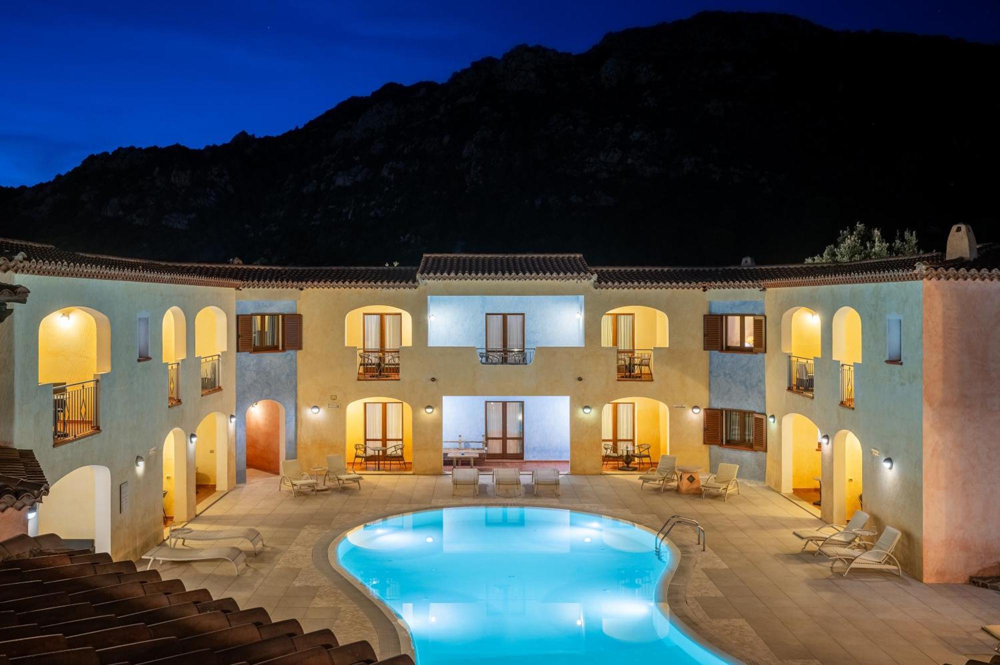 Hotel Monti Di Mola ปอร์โตแชร์โว ภายนอก รูปภาพ