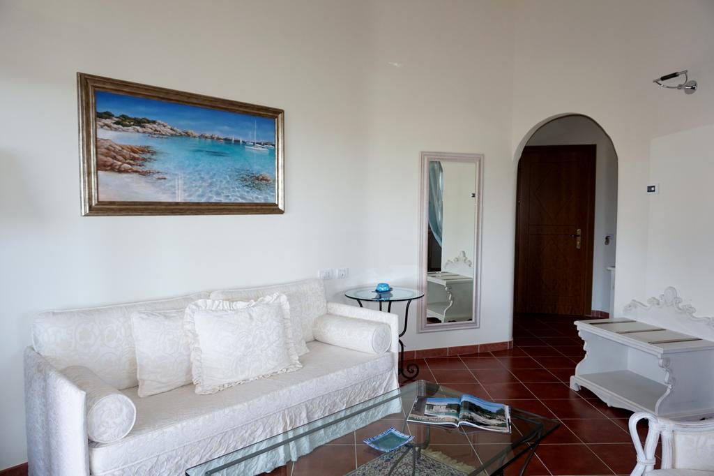 Hotel Monti Di Mola ปอร์โตแชร์โว ภายนอก รูปภาพ