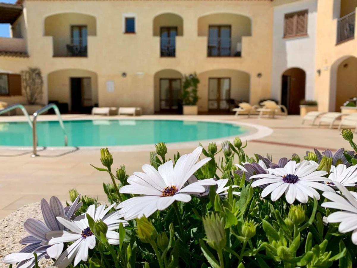 Hotel Monti Di Mola ปอร์โตแชร์โว ภายนอก รูปภาพ